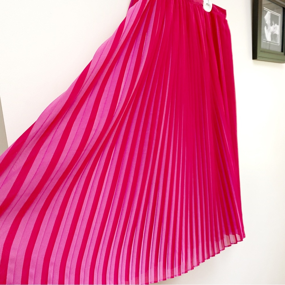 Fun accordion midi skirt
